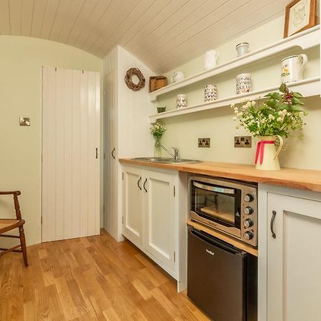 Villa Woodland Retreat Shepherds Hut Brundish Exterior foto