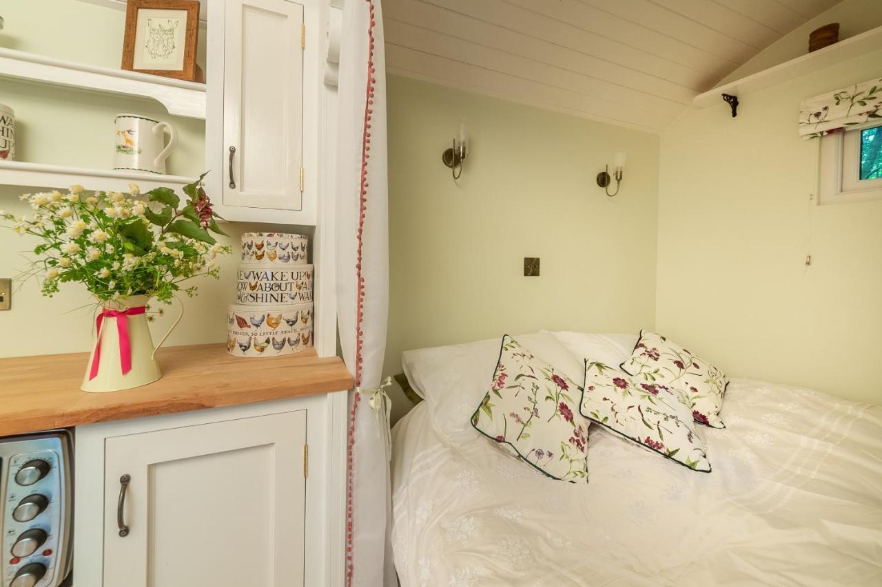 Villa Woodland Retreat Shepherds Hut Brundish Exterior foto